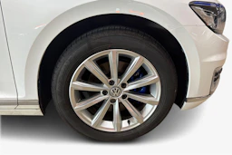 valkoinen Volkswagen Passat 2016 kuva 9.