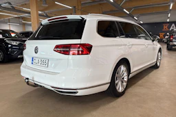valkoinen Volkswagen Passat 2016 kuva 11.