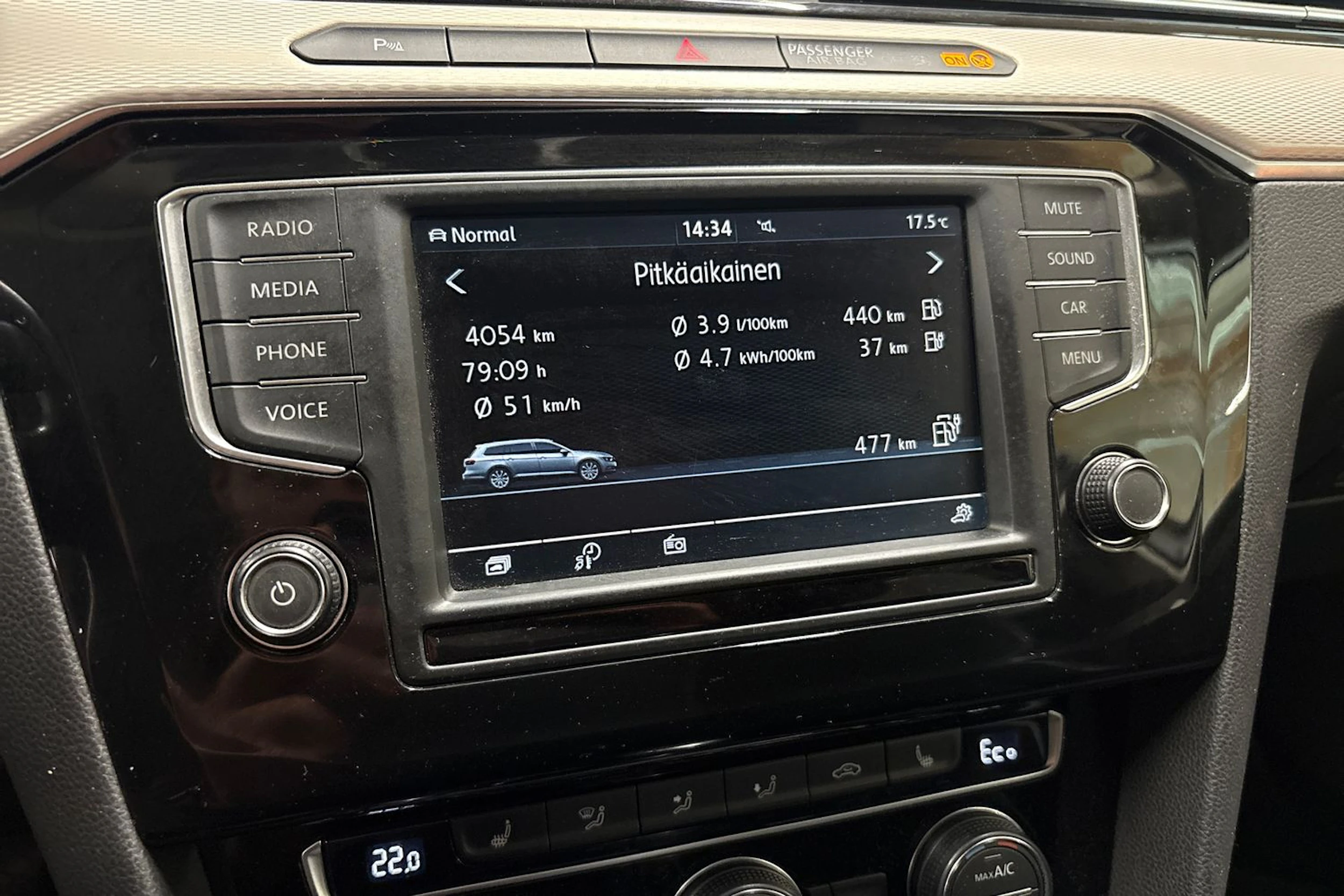 valkoinen Volkswagen Passat 2016 kuva 15.