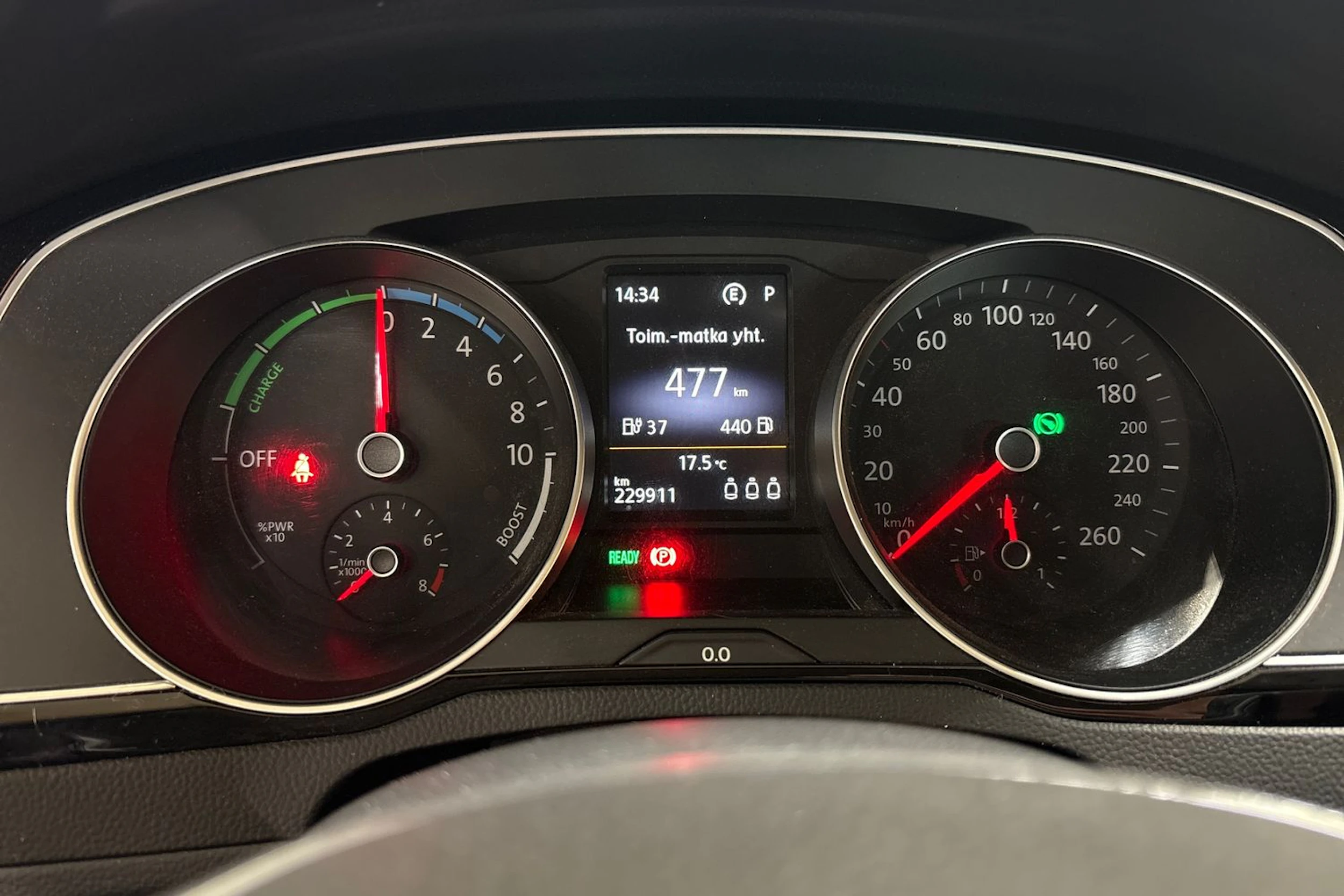 valkoinen Volkswagen Passat 2016 kuva 16.