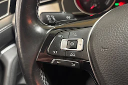 valkoinen Volkswagen Passat 2016 kuva 17.