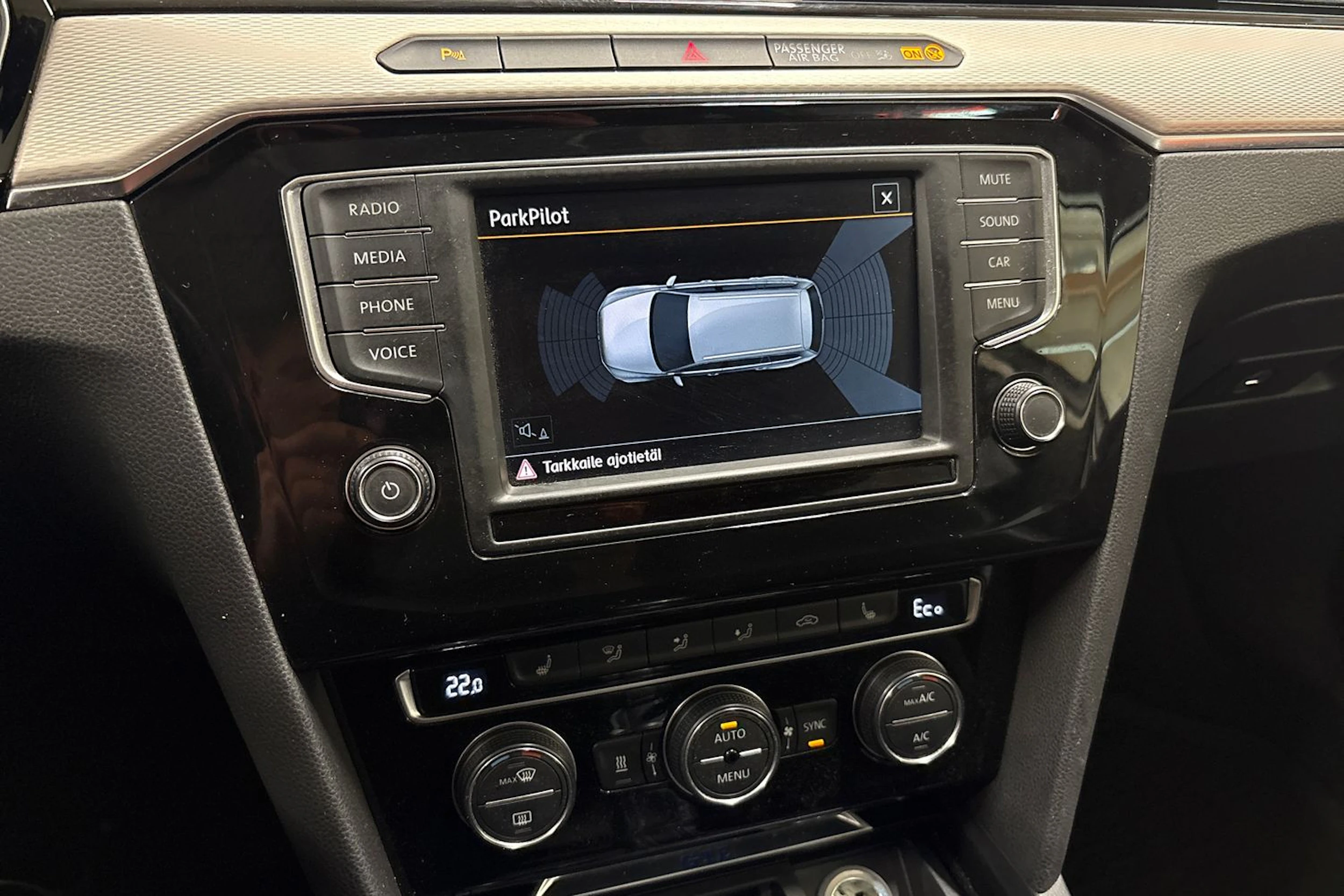 valkoinen Volkswagen Passat 2016 kuva 19.