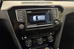 valkoinen Volkswagen Passat 2016 kuva 19.
