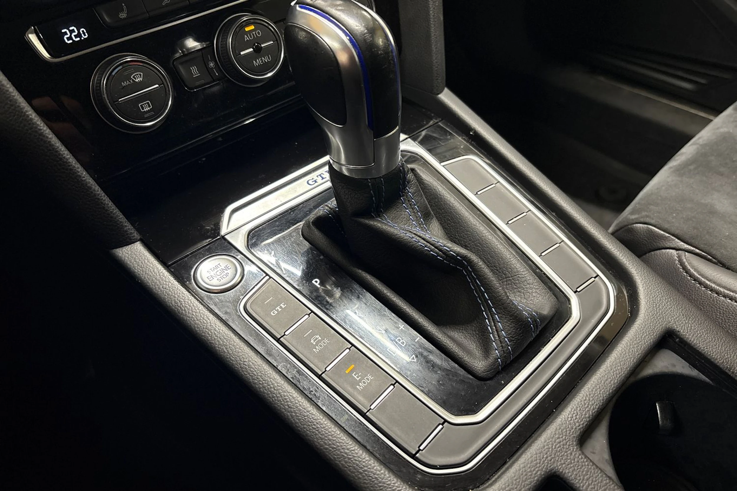 valkoinen Volkswagen Passat 2016 kuva 20.