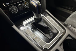 valkoinen Volkswagen Passat 2016 kuva 20.
