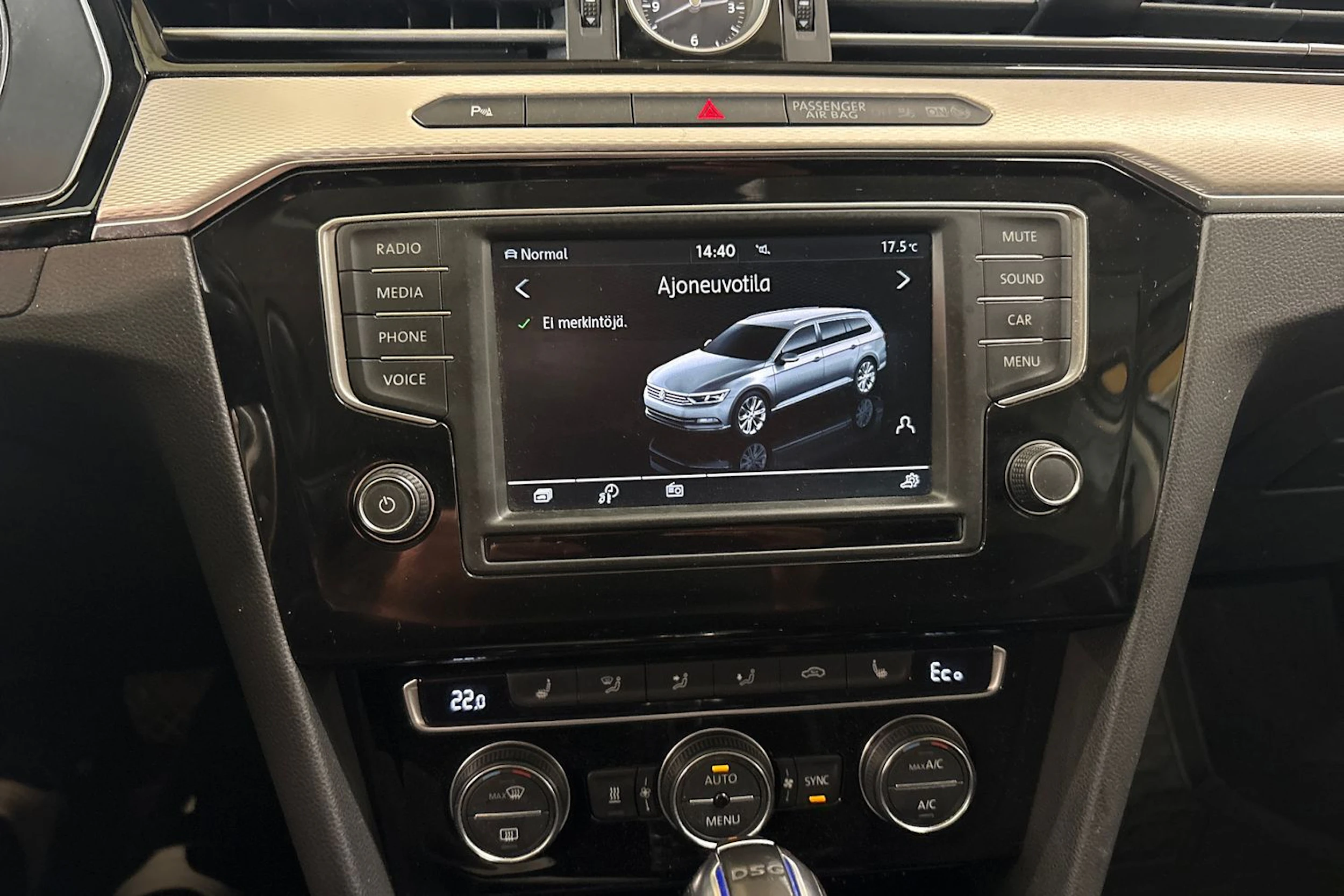 valkoinen Volkswagen Passat 2016 kuva 37.