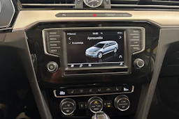 valkoinen Volkswagen Passat 2016 kuva 37.