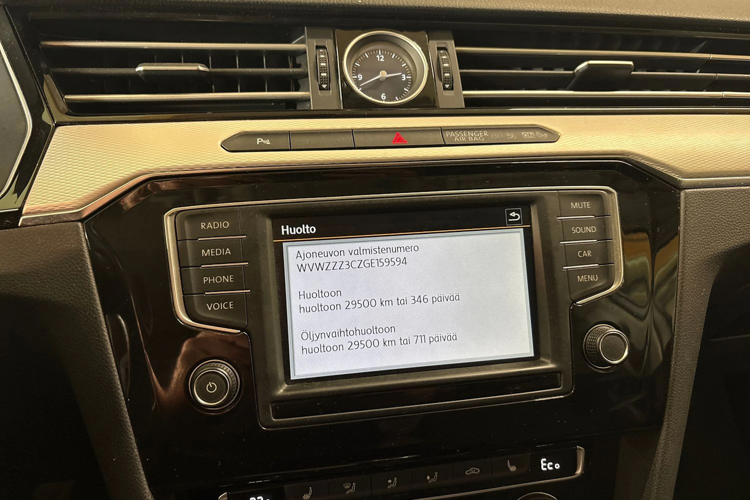 valkoinen Volkswagen Passat 2016 kuva 38.