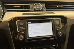 valkoinen Volkswagen Passat 2016 kuva 38.