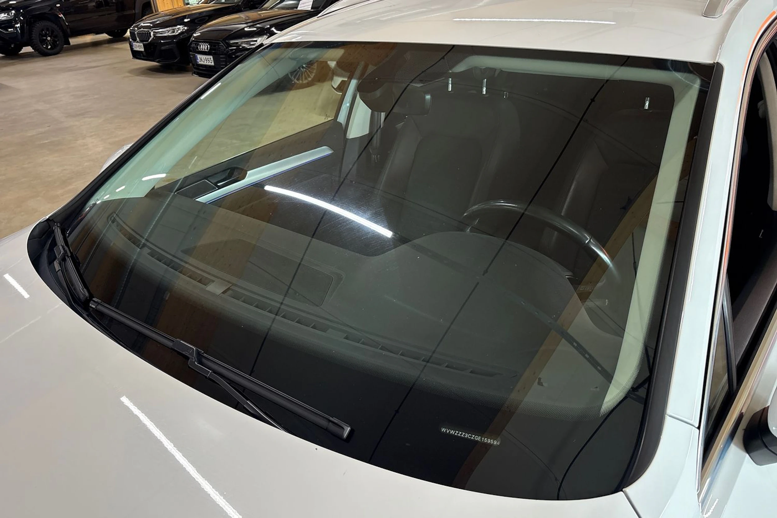 valkoinen Volkswagen Passat 2016 kuva 40.