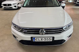 valkoinen Volkswagen Passat 2016 kuva 42.