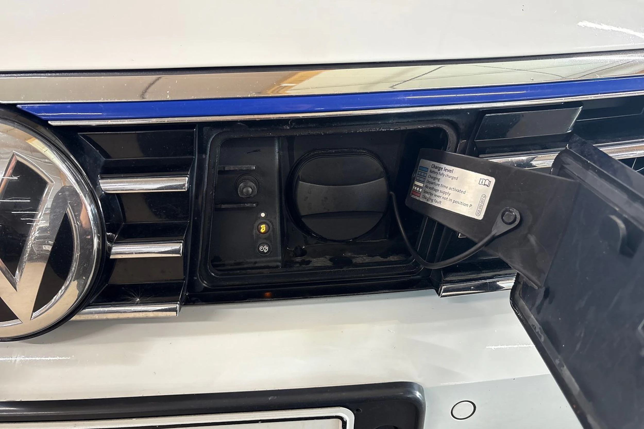 valkoinen Volkswagen Passat 2016 kuva 43.