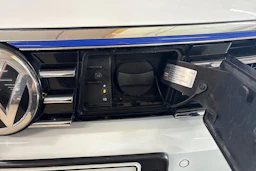 valkoinen Volkswagen Passat 2016 kuva 43.
