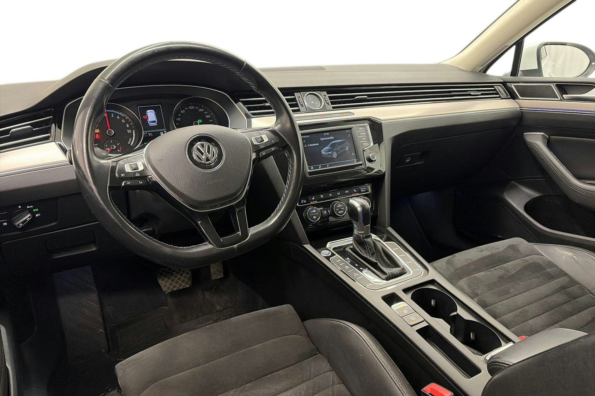 valkoinen Volkswagen Passat 2016 kuva 7.