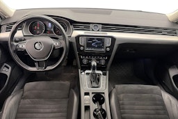 valkoinen Volkswagen Passat 2016 kuva 9.