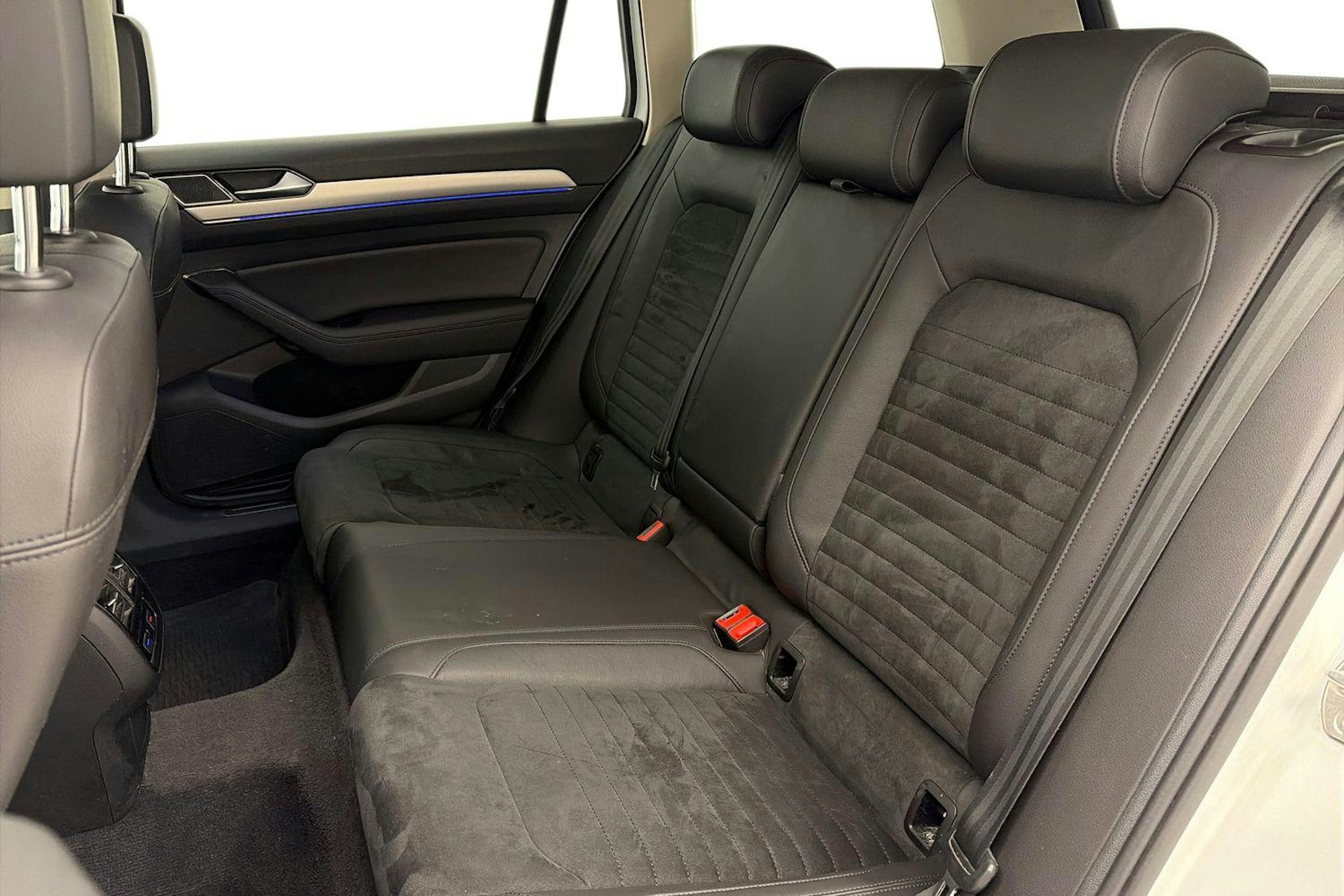 valkoinen Volkswagen Passat 2016 kuva 10.