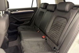 valkoinen Volkswagen Passat 2016 kuva 10.