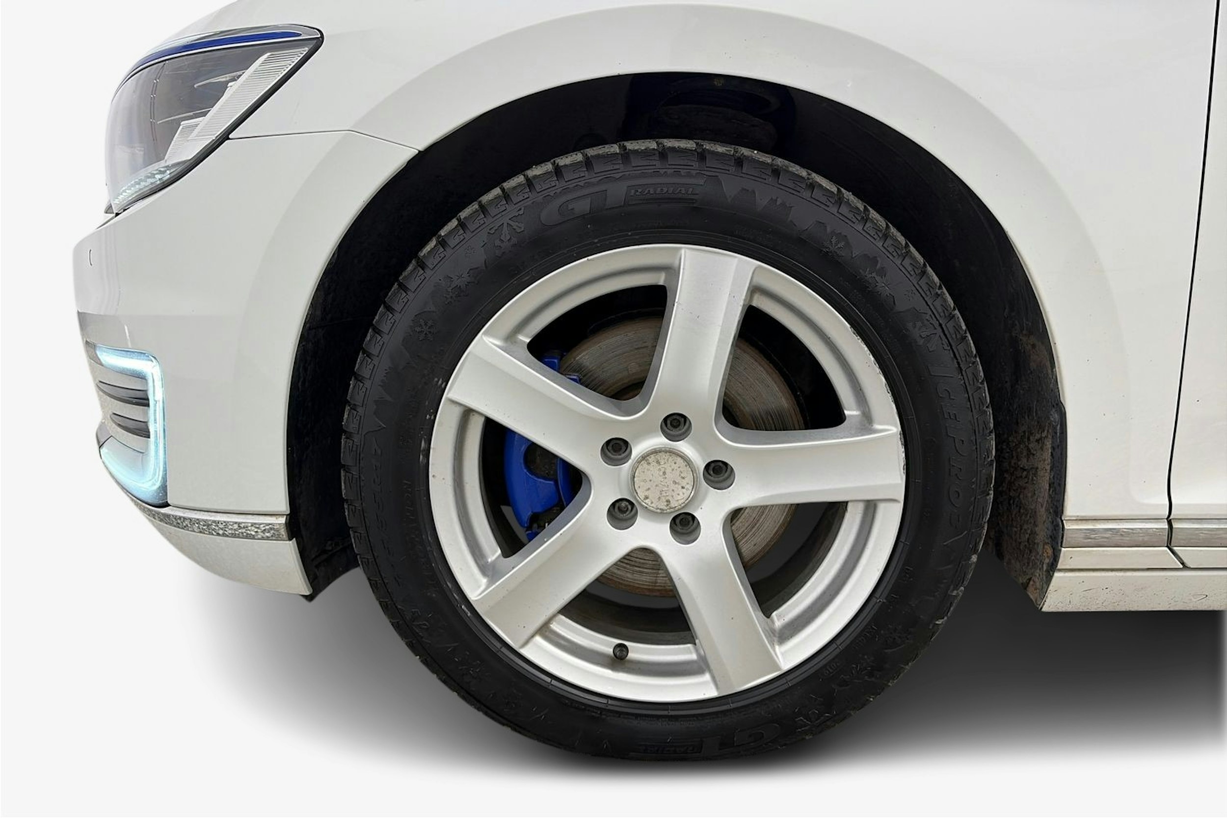 valkoinen Volkswagen Passat 2016 kuva 11.