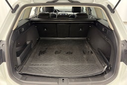 valkoinen Volkswagen Passat 2016 kuva 13.