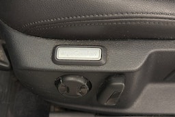 valkoinen Volkswagen Passat 2016 kuva 16.