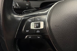 valkoinen Volkswagen Passat 2016 kuva 18.