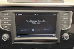 valkoinen Volkswagen Passat 2016 kuva 20.