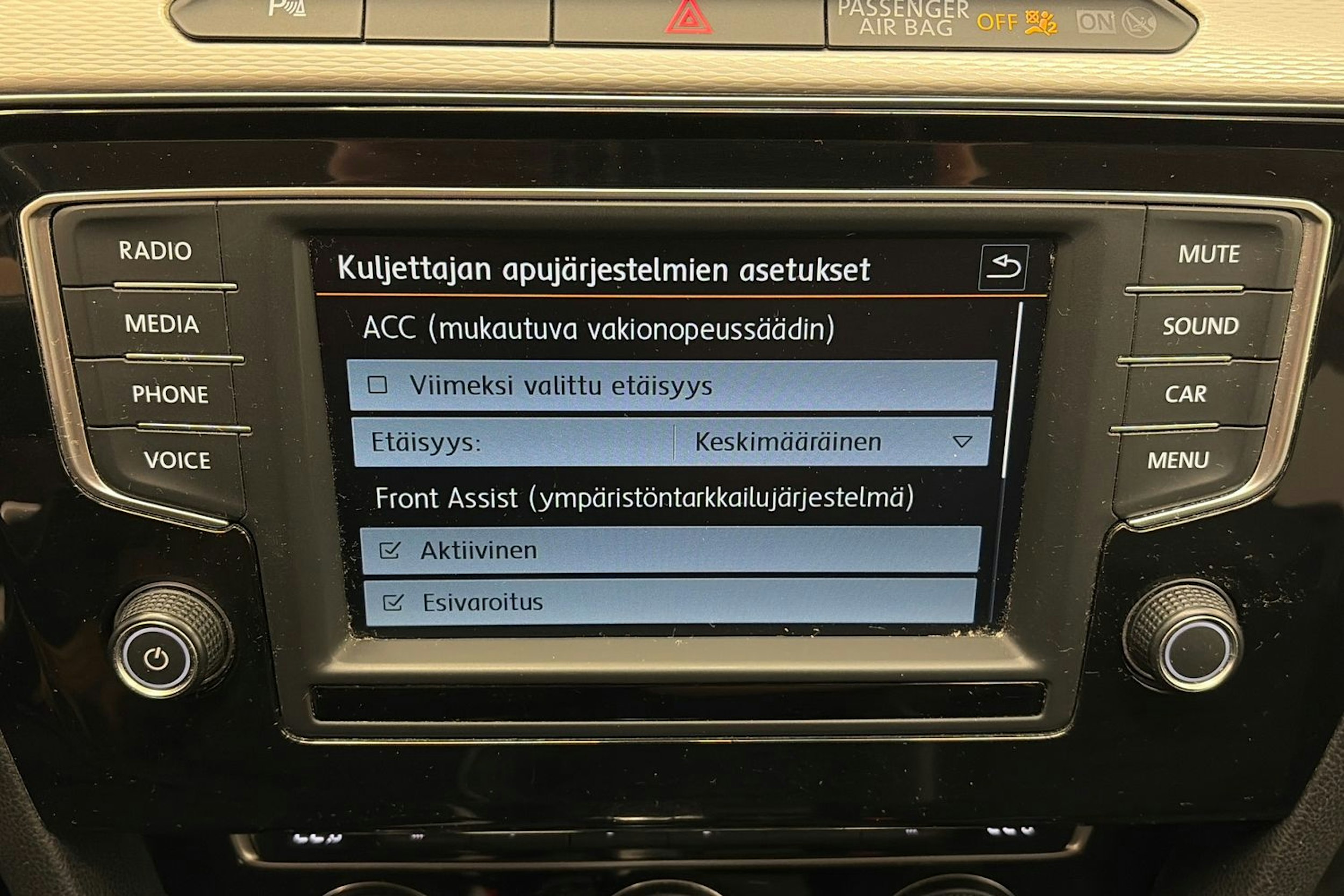 valkoinen Volkswagen Passat 2016 kuva 22.