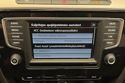 valkoinen Volkswagen Passat 2016 kuva 22.