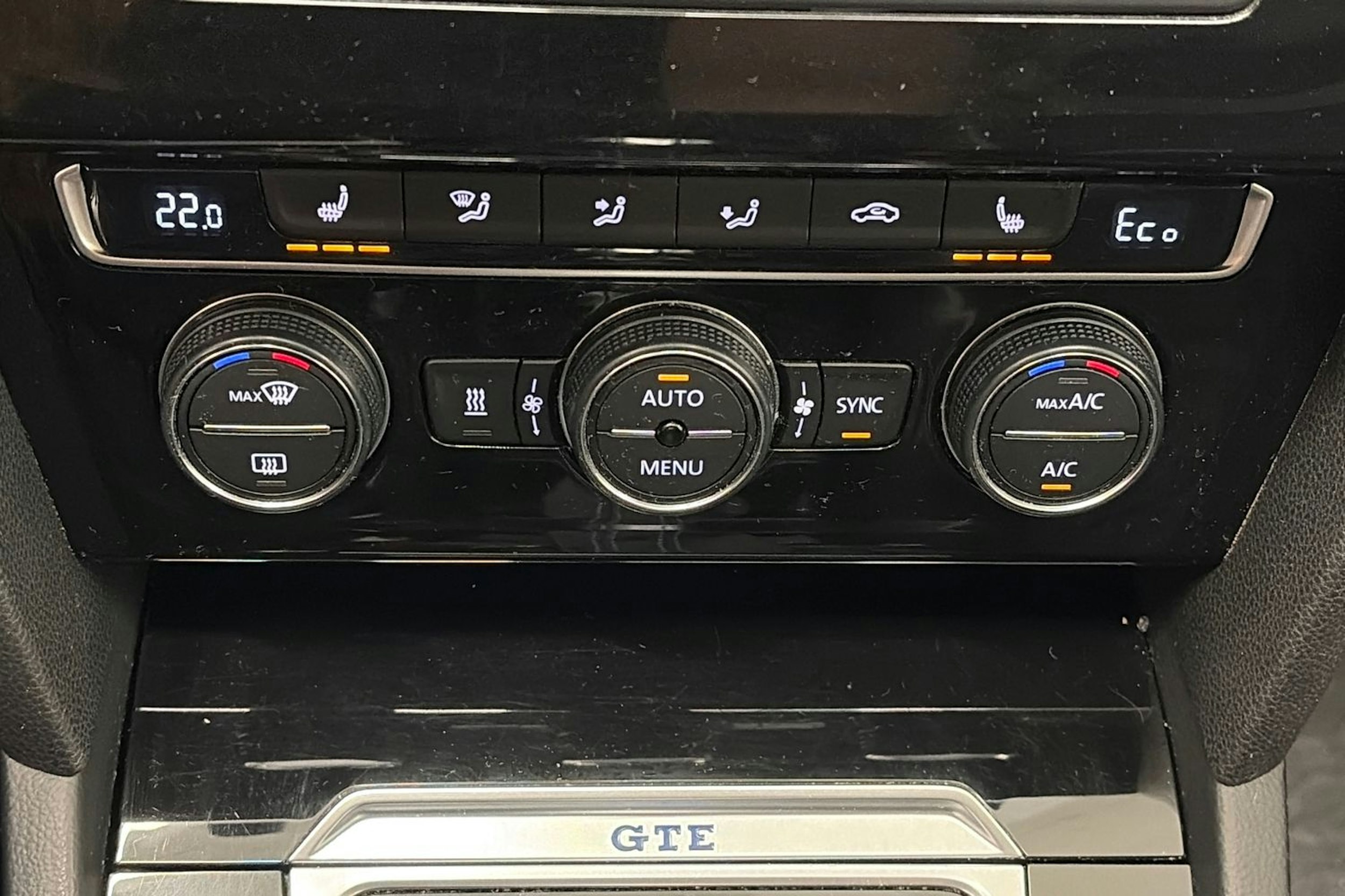 valkoinen Volkswagen Passat 2016 kuva 24.