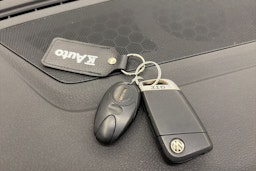 valkoinen Volkswagen Passat 2016 kuva 25.