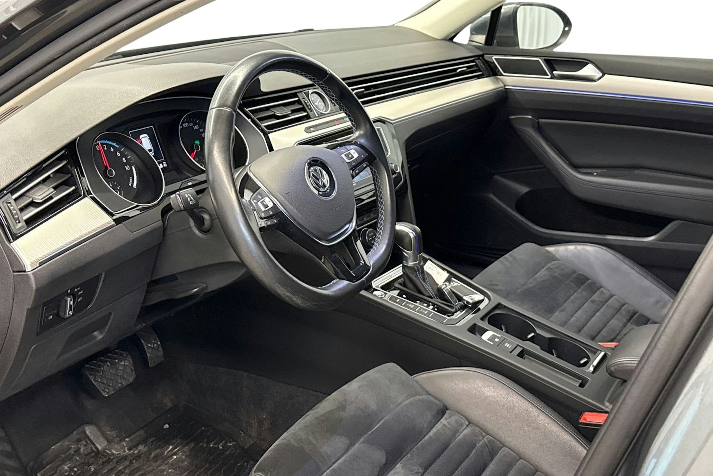 harmaa Volkswagen Passat 2016 kuva 7.