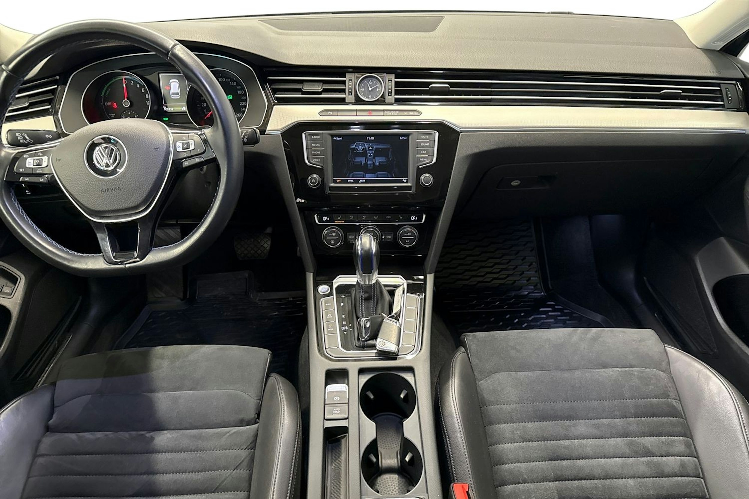harmaa Volkswagen Passat 2016 kuva 9.