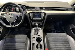 harmaa Volkswagen Passat 2016 kuva 9.