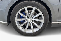 harmaa Volkswagen Passat 2016 kuva 11.