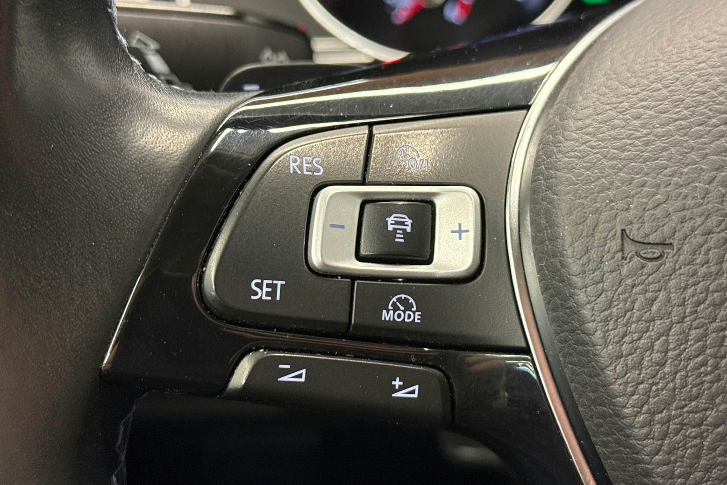 harmaa Volkswagen Passat 2016 kuva 16.