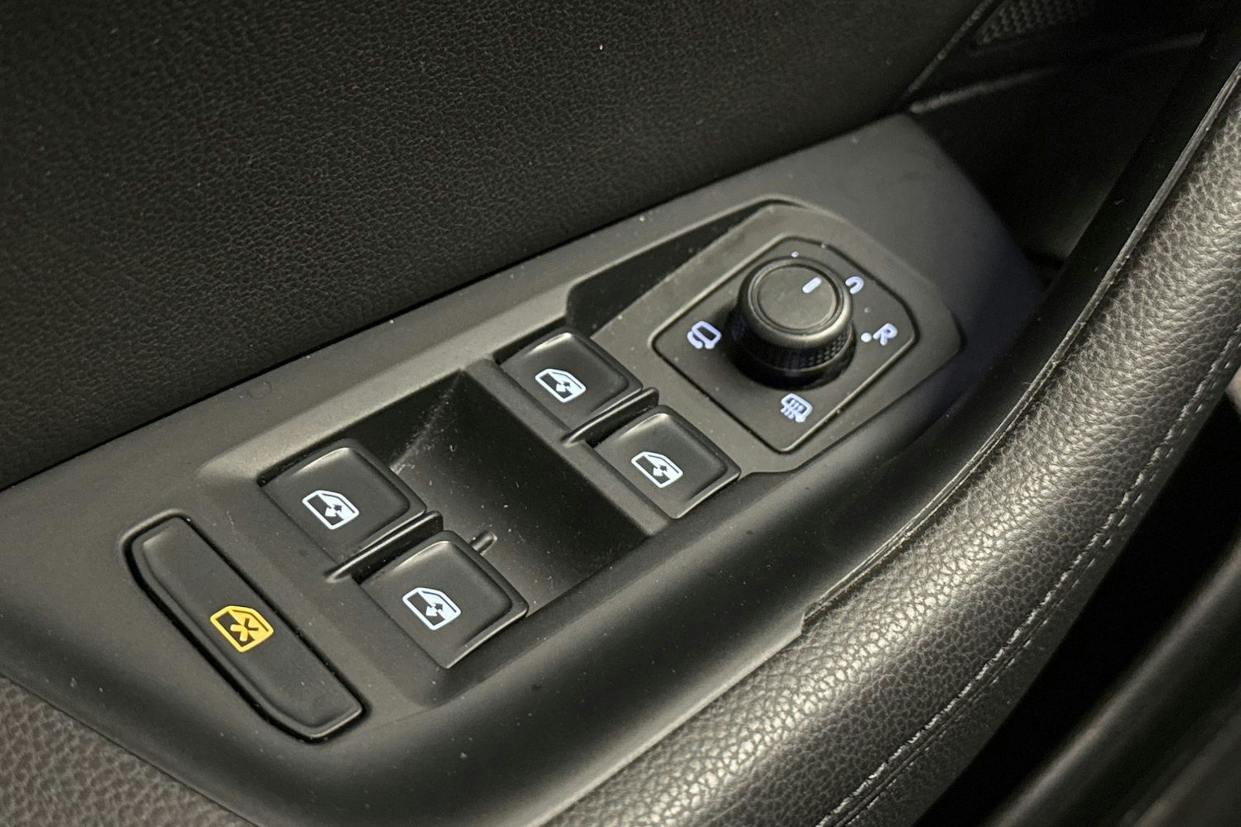 harmaa Volkswagen Passat 2016 kuva 17.