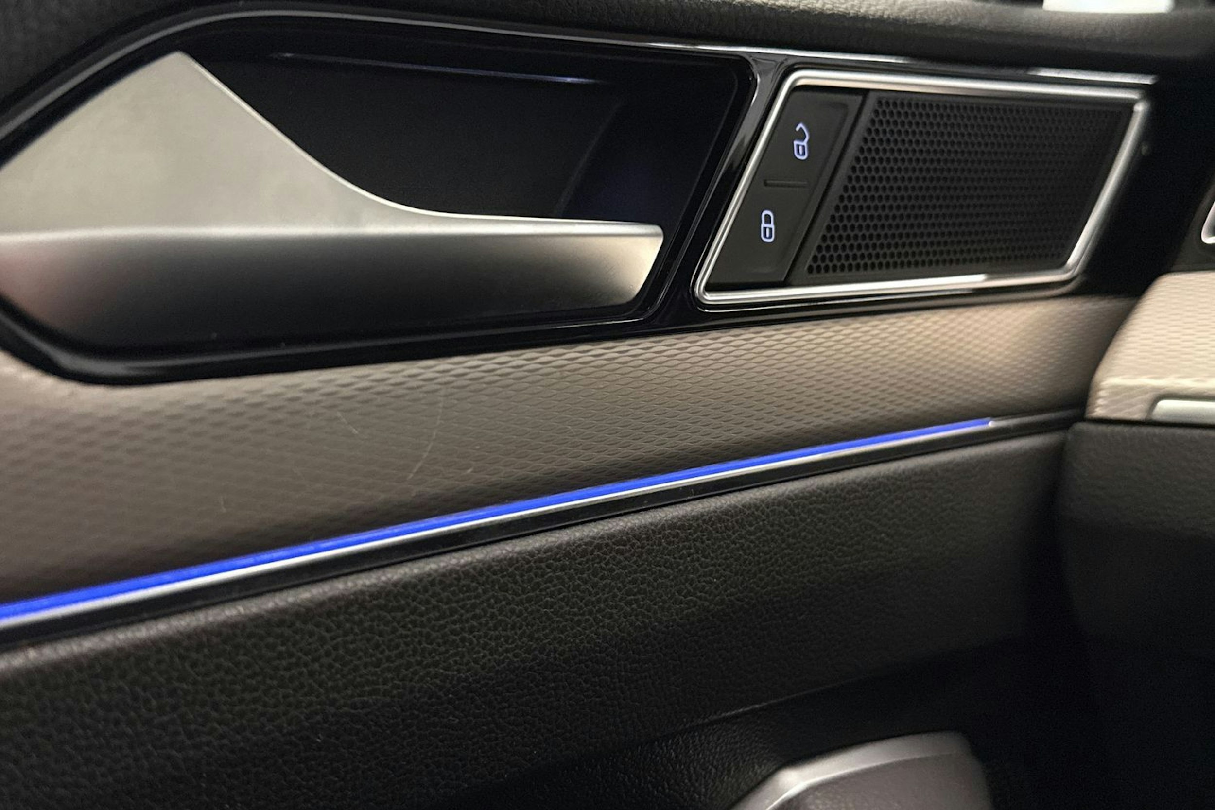 harmaa Volkswagen Passat 2016 kuva 18.