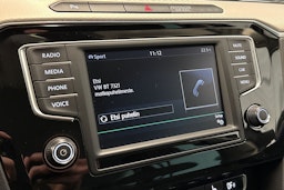 harmaa Volkswagen Passat 2016 kuva 20.