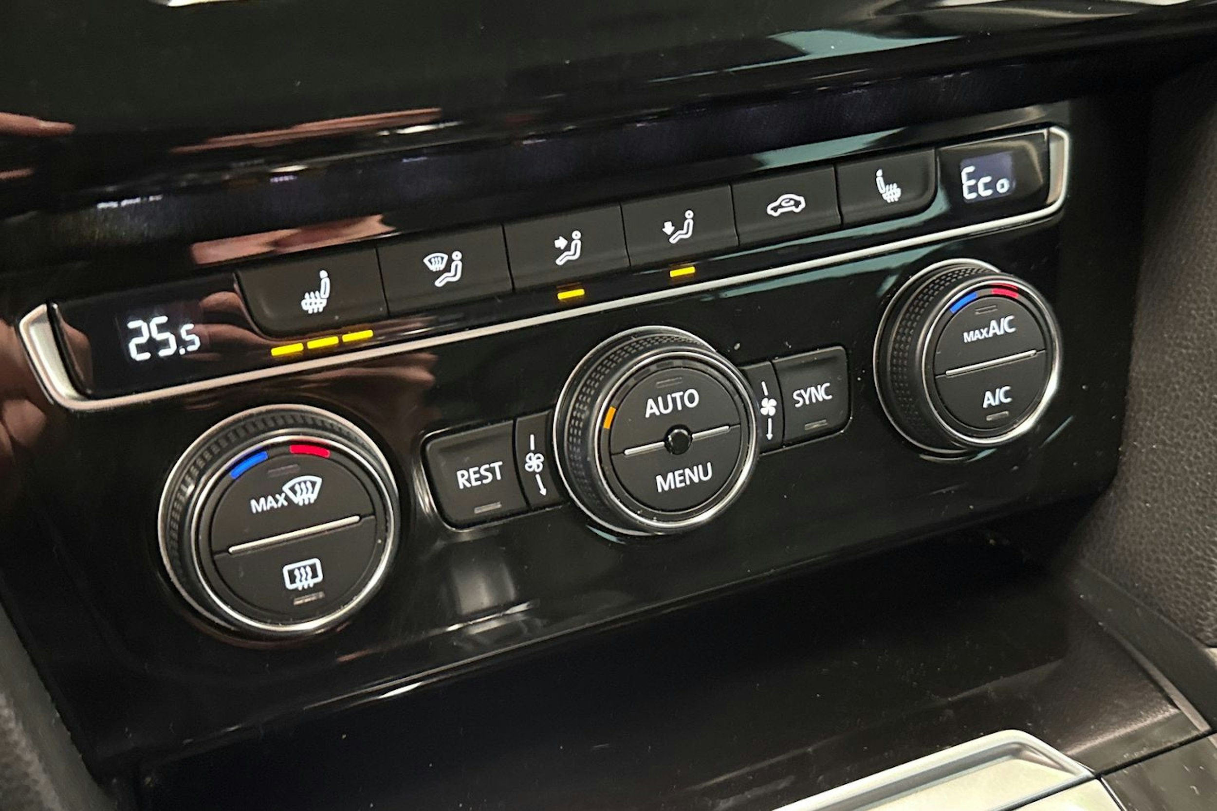 harmaa Volkswagen Passat 2016 kuva 23.