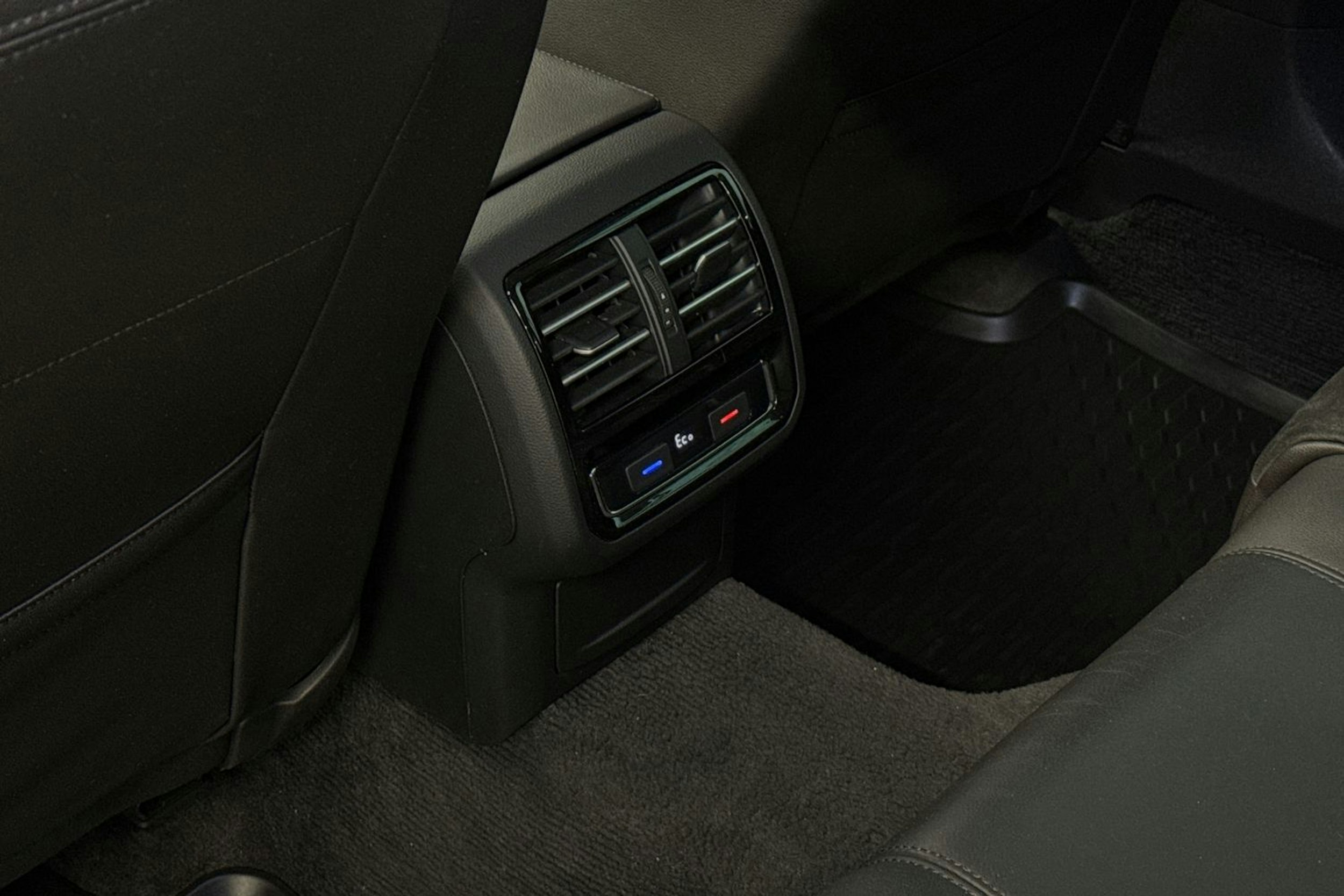 harmaa Volkswagen Passat 2016 kuva 24.
