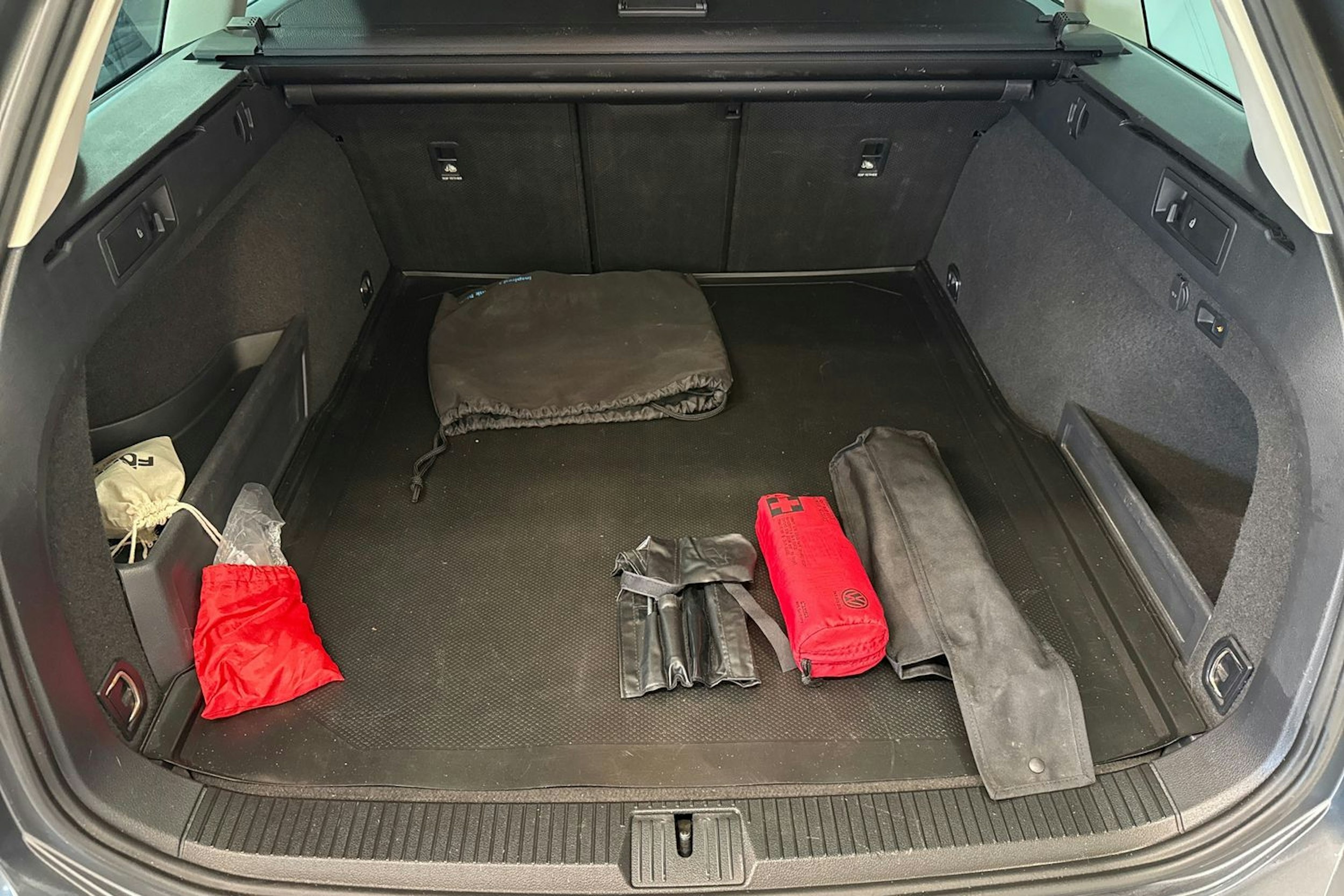 harmaa Volkswagen Passat 2016 kuva 25.
