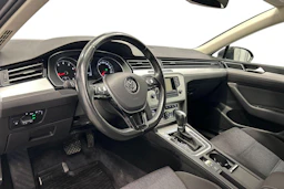 harmaa Volkswagen Passat 2016 kuva 6.