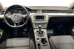 harmaa Volkswagen Passat 2016 kuva 7.