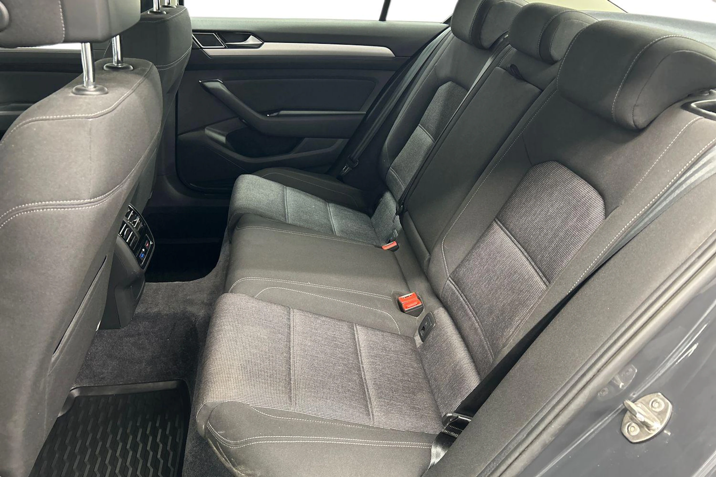 harmaa Volkswagen Passat 2016 kuva 8.