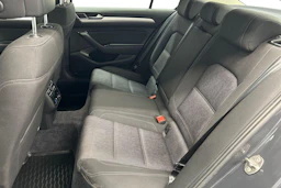harmaa Volkswagen Passat 2016 kuva 8.