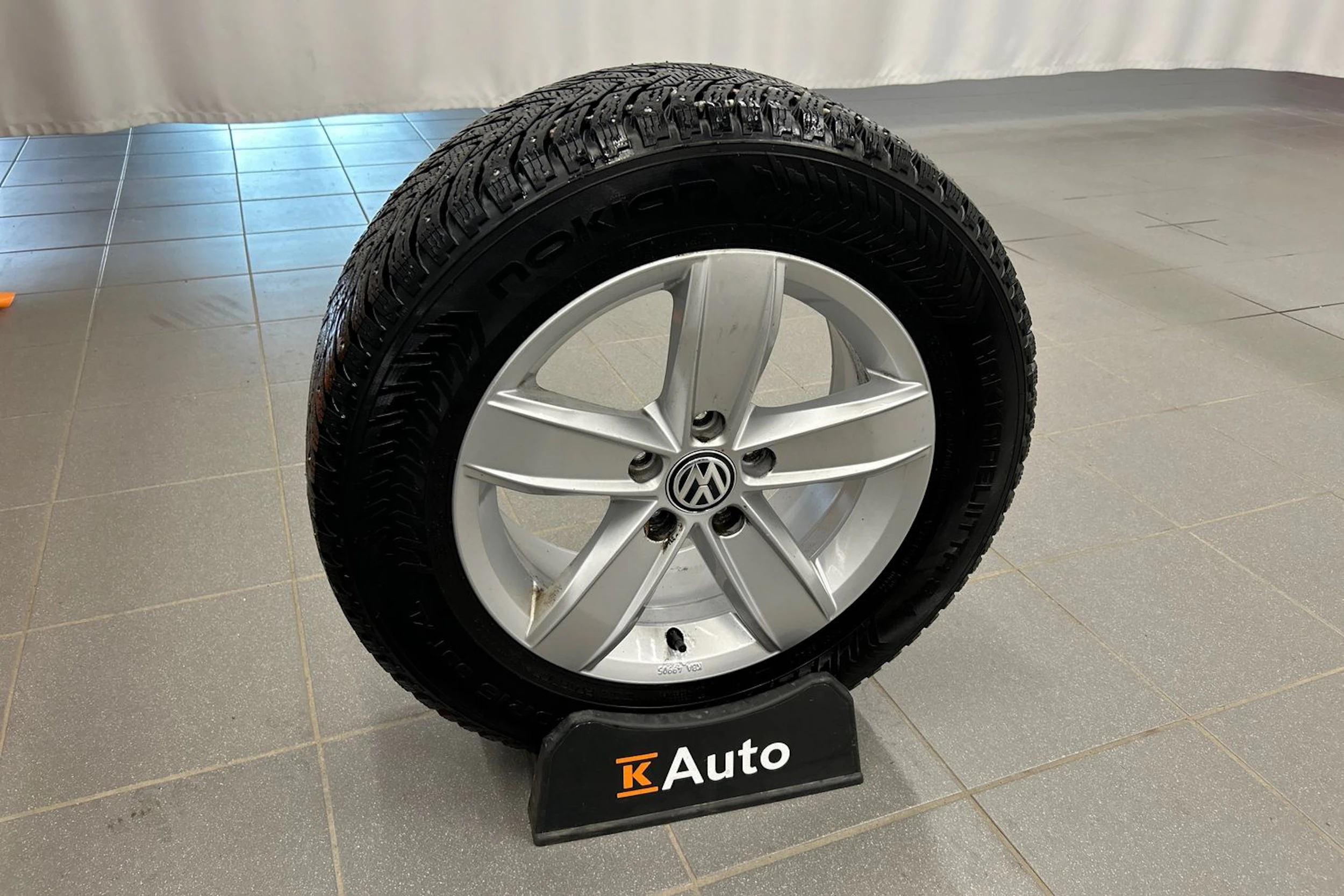 harmaa Volkswagen Passat 2016 kuva 11.