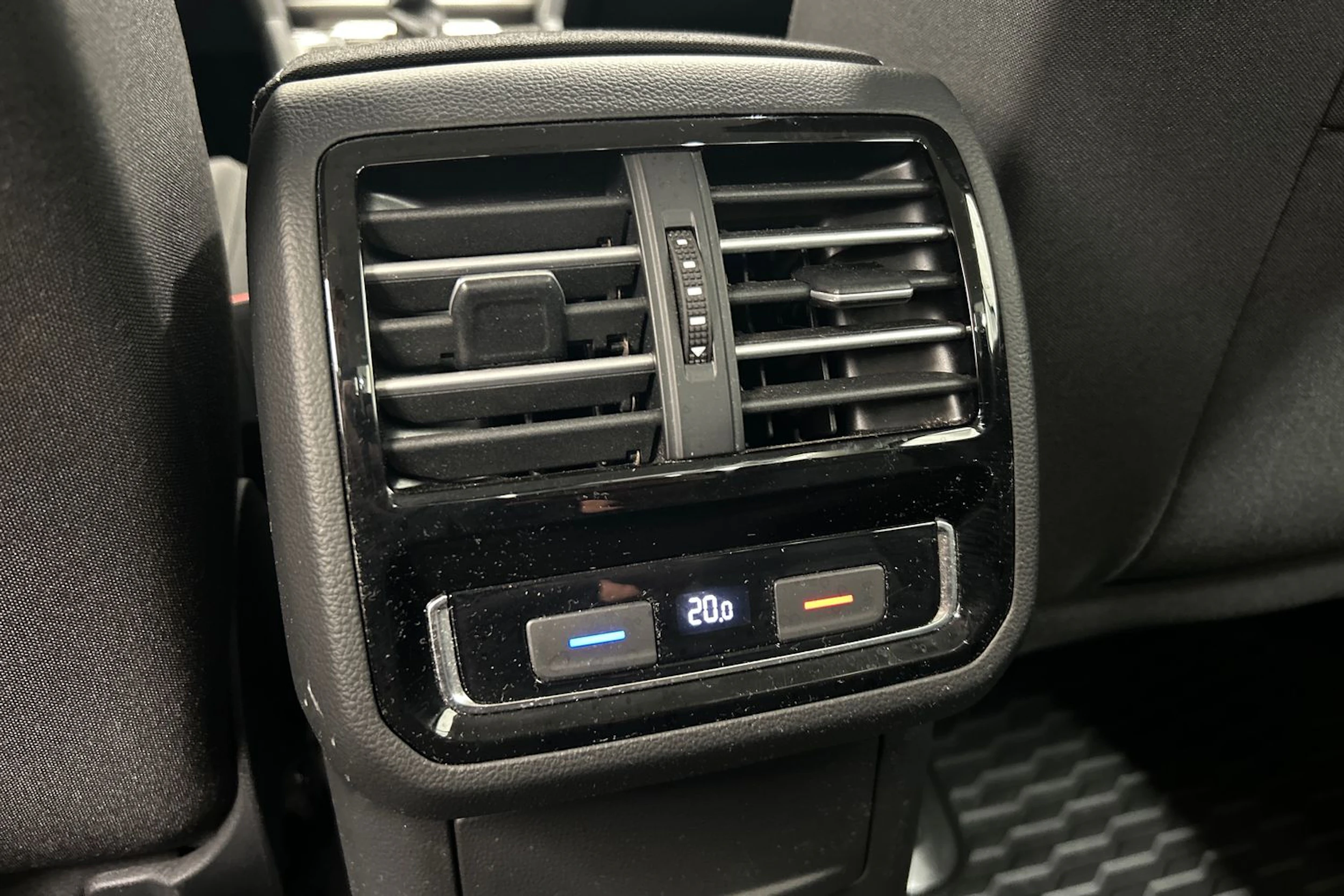 harmaa Volkswagen Passat 2016 kuva 12.