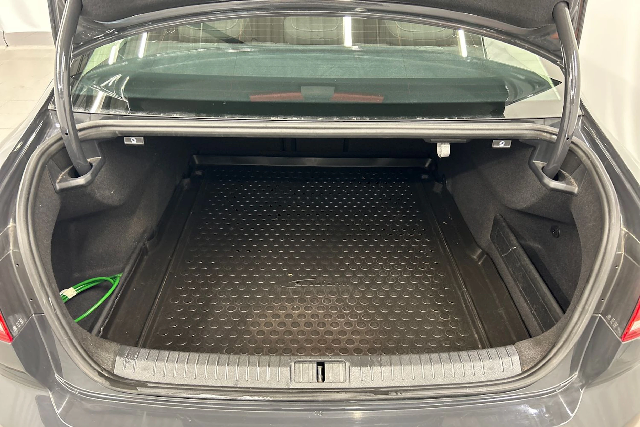 harmaa Volkswagen Passat 2016 kuva 13.