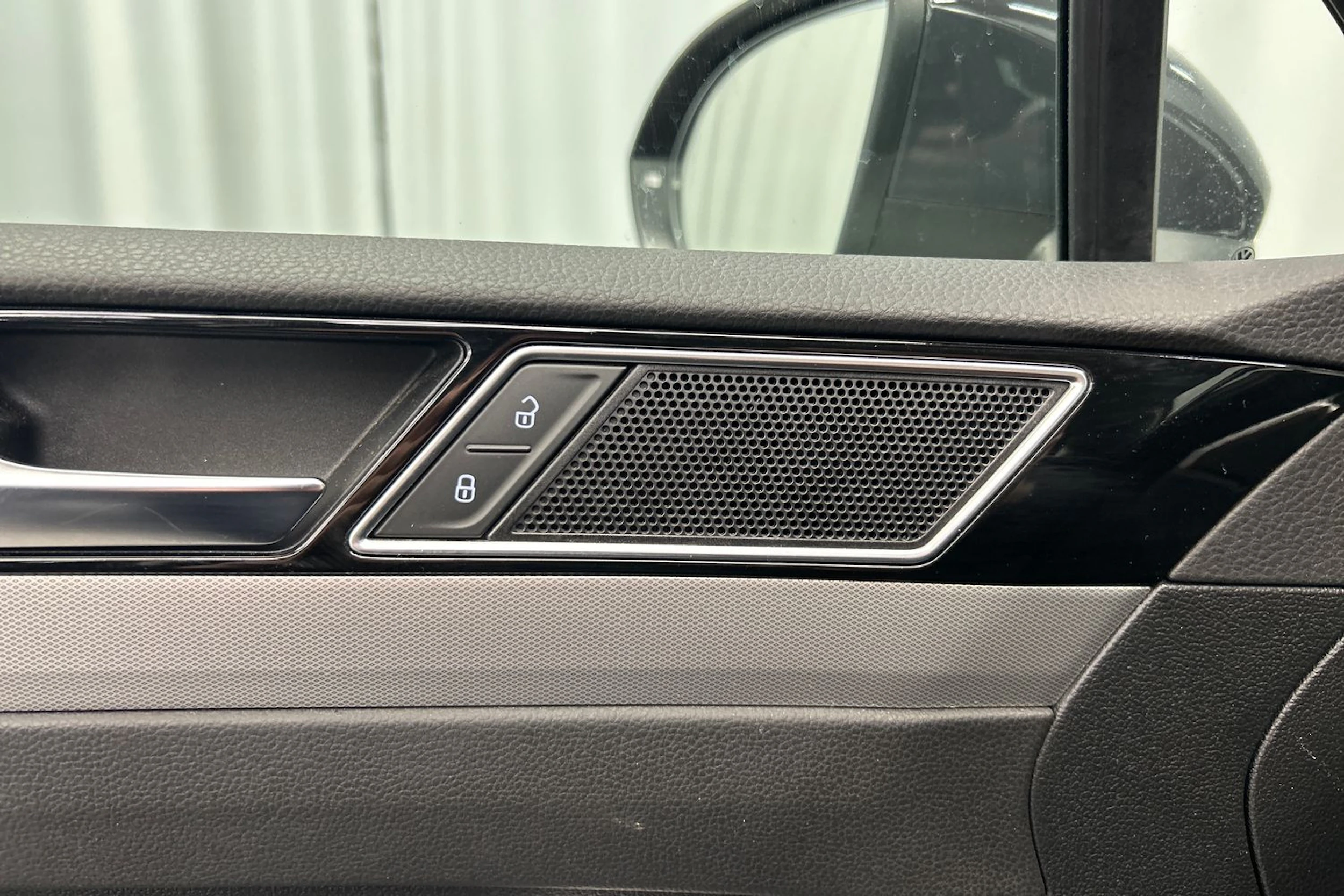 harmaa Volkswagen Passat 2016 kuva 16.