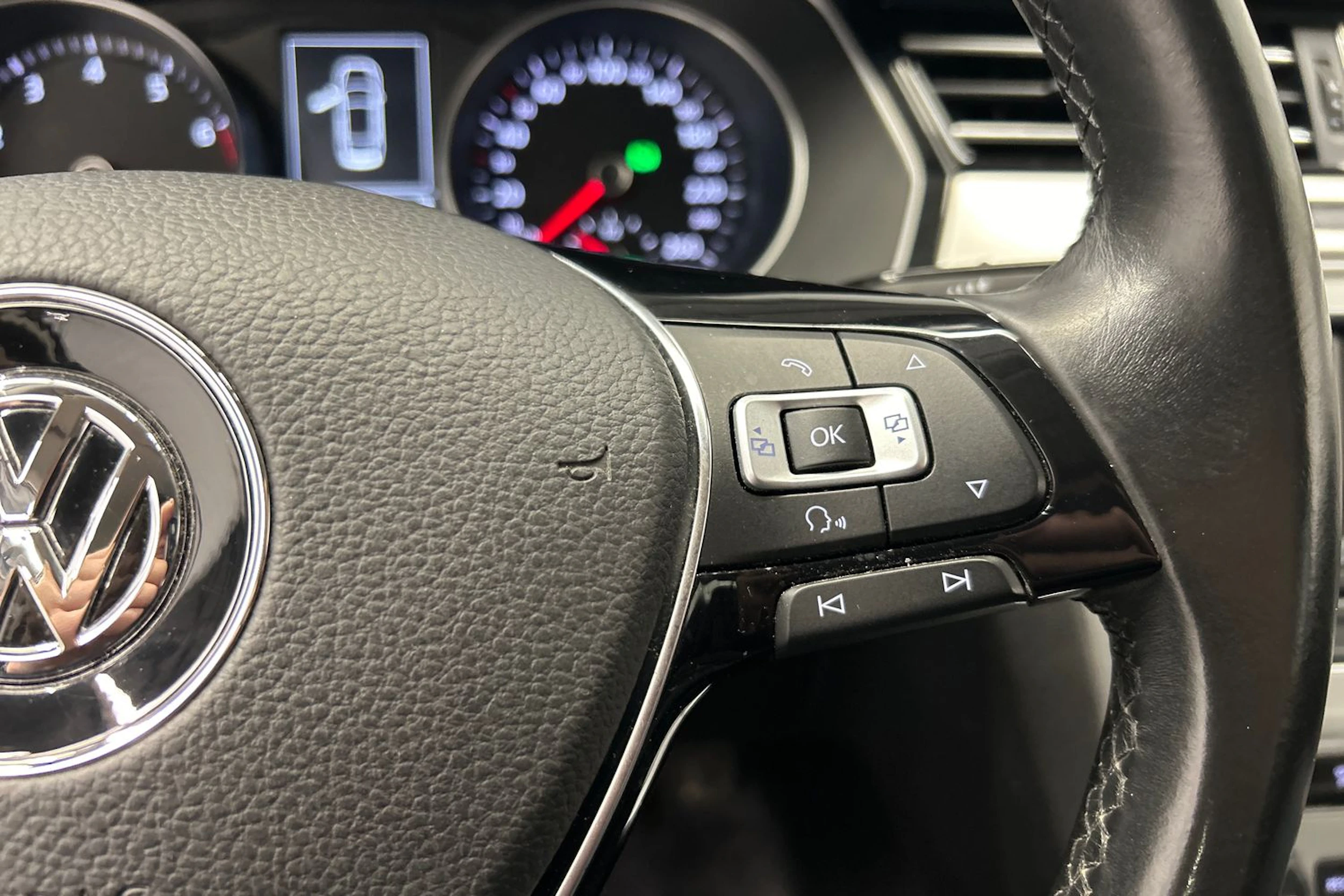 harmaa Volkswagen Passat 2016 kuva 19.